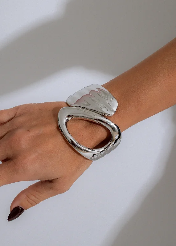 Make Your Outfit Shine With Discounted Jewelry Hooked On Bracelet Silver