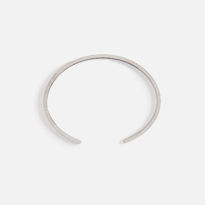 Modern Jewelry At Exclusive Discounts – Shop Today Le Gramme 7g Bracelet Slick Brushed 925 Black Sterling Silver -Silver / Black