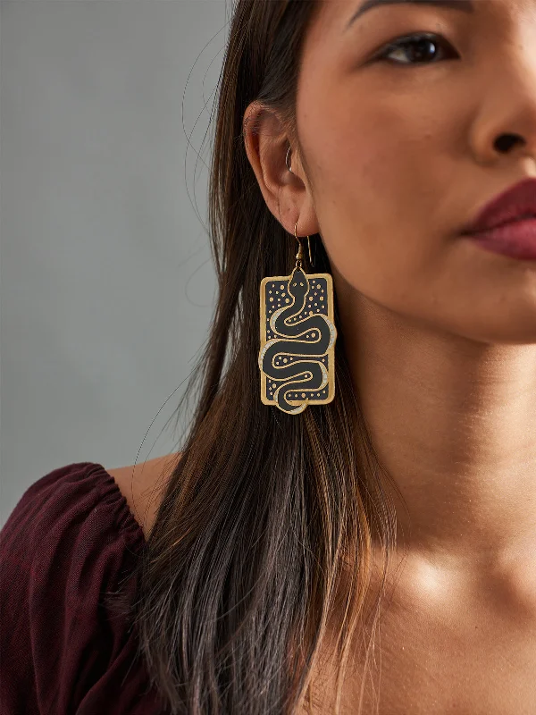 Bold And Beautiful Jewelry Now At Irresistible Prices Snake Scene Earrings - Black