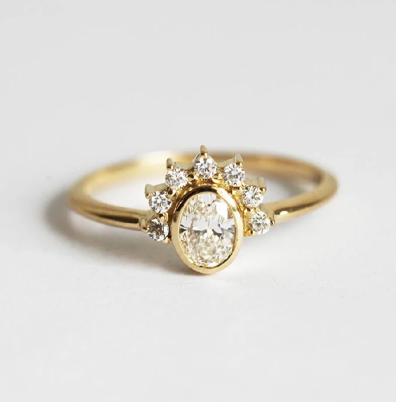 Oval Diamond Ring With Sparkling Halo Diamond Crown