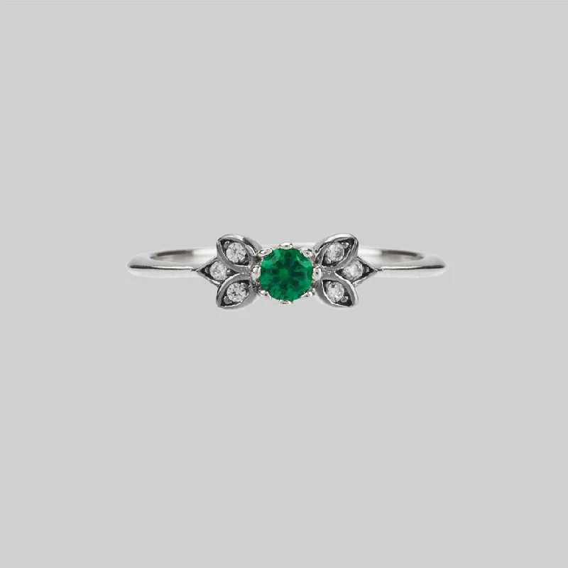 Exclusive Gemstone Jewelry Markdowns – Shop Now ENCHANTE. Green Quartz Silver Leaf Detailed Ring Exclusive Gemstone Jewelry Markdowns – Shop Now ENCHANTE. Green Quartz Silver Leaf Detailed Ring