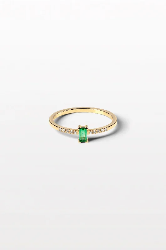 Seasonal Jewelry Clearance – Best Styles At The Lowest Prices 2. 1 06 18K Gold Ring w. Diamond & Emerald Seasonal Jewelry Clearance – Best Styles At The Lowest Prices 2. 1 06 18K Gold Ring w. Diamond & Emerald