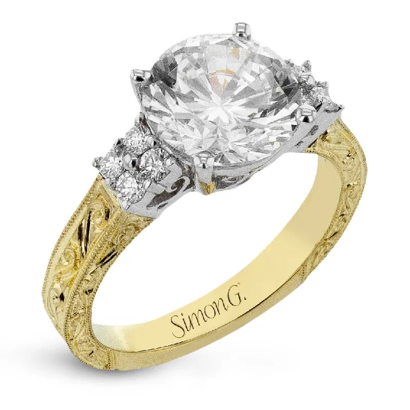 Round-cut Engagement Ring in 18k Gold with Diamonds