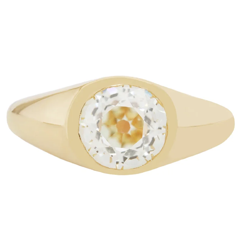 Exclusive Jewelry Sale – Grab Timeless Pieces Now Moonbeam Diamond Signet Ring