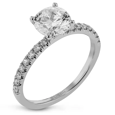 Round-Cut Engagement Ring In 18k Gold With Diamonds