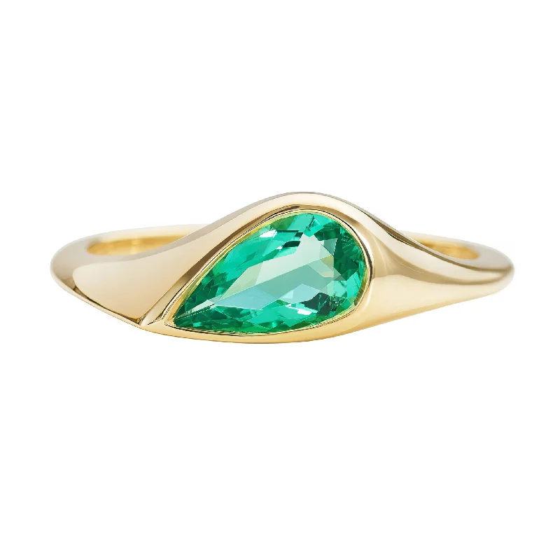 Flash Jewelry Sale – Get Stunning Pieces At Low Prices Solitaire Engagement Ring with a Pear Cut Emerald Flash Jewelry Sale – Get Stunning Pieces At Low Prices Solitaire Engagement Ring with a Pear Cut Emerald