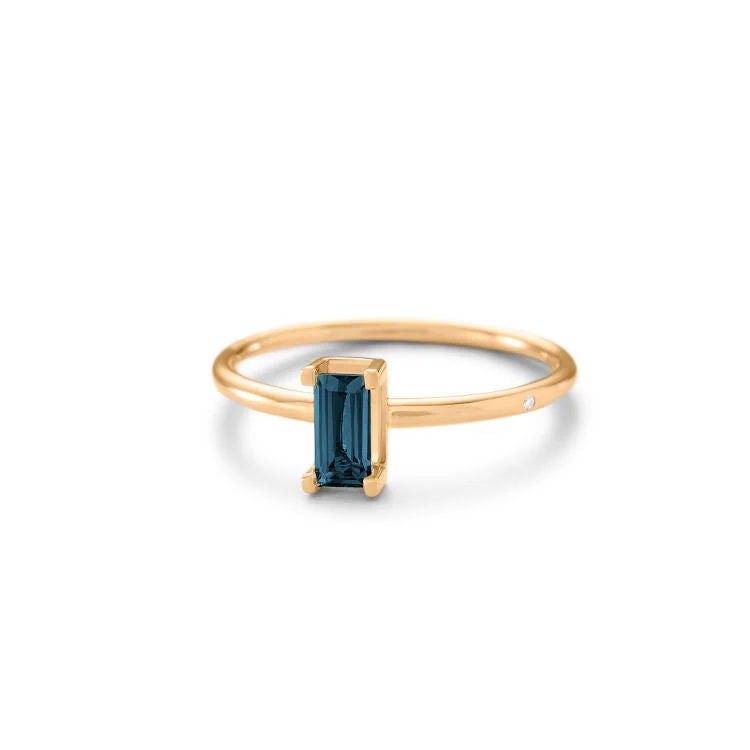 Nord London Turned 18K Gold Ring w. Blue Topaz