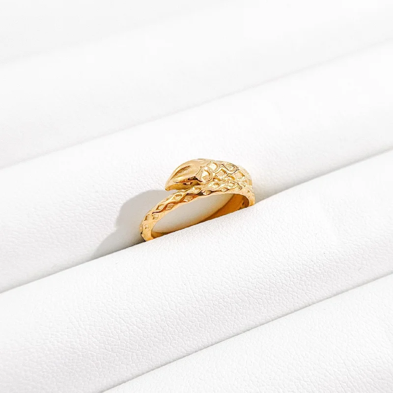 Unmissable Discounts On Timeless Jewelry Pieces Serpent Ring in Gold