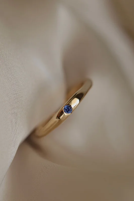 Elisa 18K Gold Ring w. Blue Sapphire