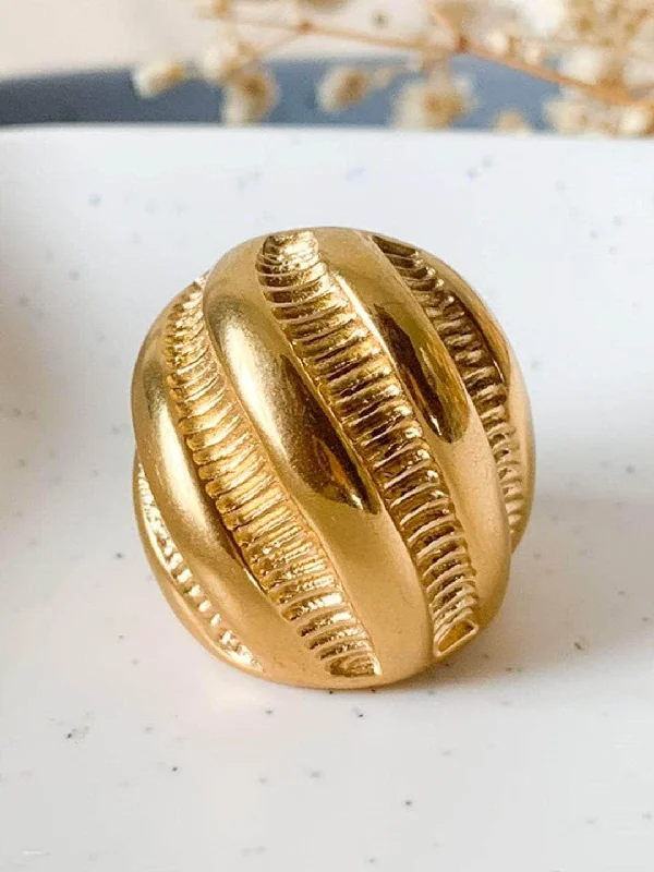 Elevate Your Outfit With Discounted Statement Jewelry Aesthetic Signet Ring