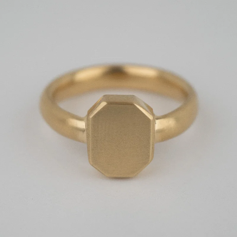 Limited-Stock Jewelry Clearance – Grab Your Favorites Now Block Signet