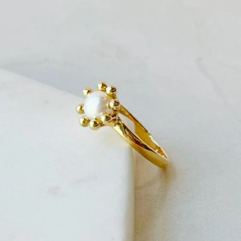Modern Statement Jewelry For Bold Styling Starburst Gemstone Ring: Gray Pearl