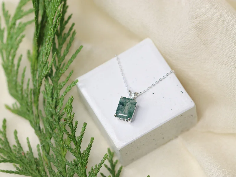 Shop Dazzling Jewelry At The Best Prices 9x7 Emerald Cut Moss Agate Necklace