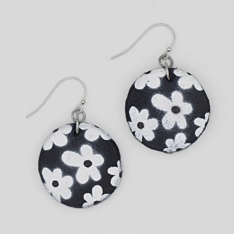 Fashion-Forward Jewelry At Exclusive Discounts Paquerette Black and White Earrings