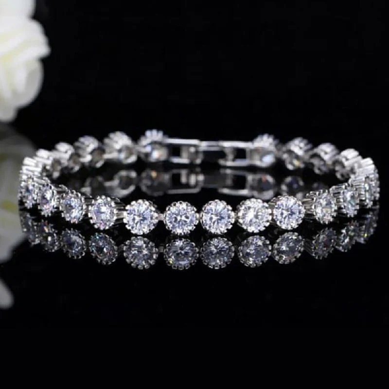 Trendy Minimalist Jewelry For Everyday Wear Aamrapali Silver Plated AD Adjustable Bracelet Trendy Minimalist Jewelry For Everyday Wear Aamrapali Silver Plated AD Adjustable Bracelet