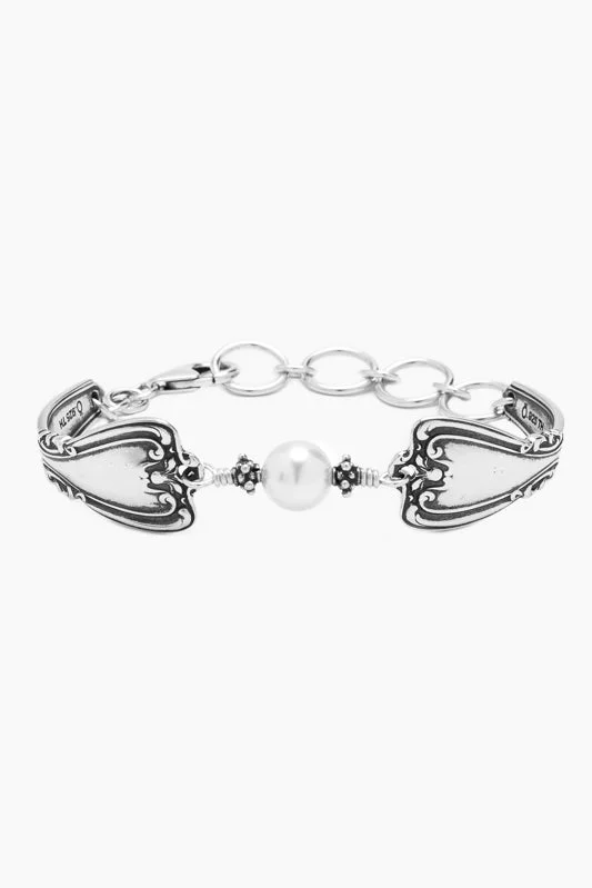 Affordable Glamour – Must-Have Jewelry At Special Rates Daphne Sterling Silver Bracelet with Crystal Pearl Affordable Glamour – Must-Have Jewelry At Special Rates Daphne Sterling Silver Bracelet with Crystal Pearl