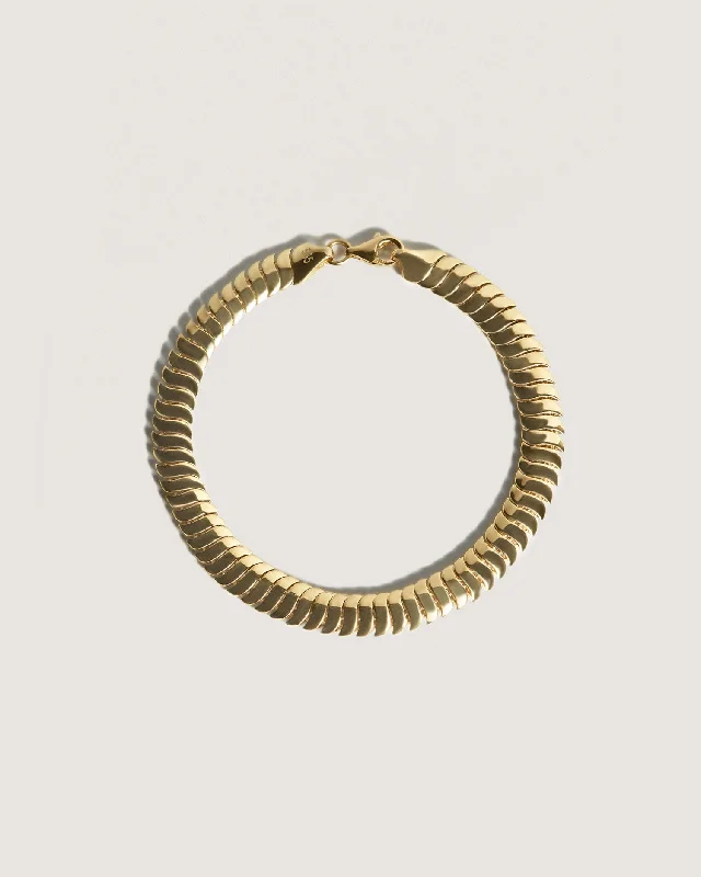 Make Your Outfit Shine With Discounted Jewelry Cobra Chain Bracelet