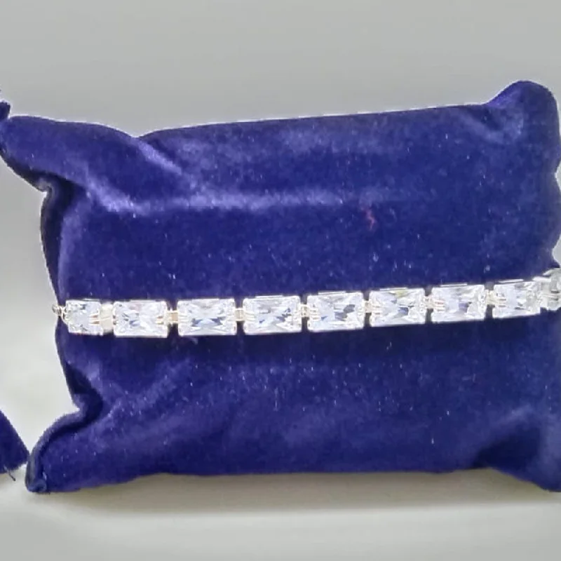Affordable Glamour – Premium Jewelry At Special Prices Tip Top Jewellers Silver Plated Crystal Stone Bracelet Affordable Glamour – Premium Jewelry At Special Prices Tip Top Jewellers Silver Plated Crystal Stone Bracelet