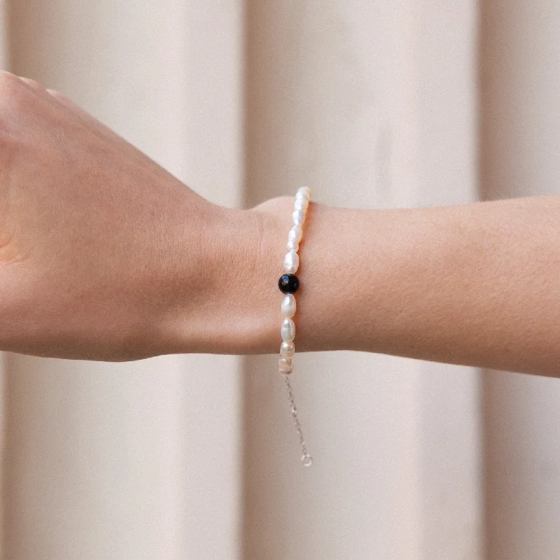 Elegant Rose Gold Jewelry For A Stylish Touch 'Etna' Pearl Bracelet