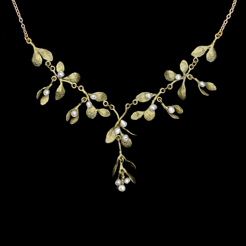 The Biggest Jewelry Sale Of The Year Is Here Mistletoe Necklace